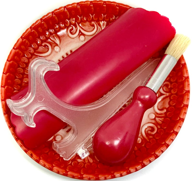 BonCera, All-in-one Premium Ceramic Garlic Grater Plate 4-Piece Set - Red Embossed Design and Style - For Garlic, Ginger, Chocolate, and more! - Comes with 5.25" Plate, Peeler, Brush, and Stand - Image 4